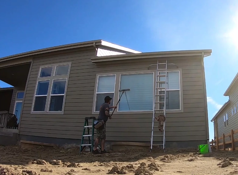 Window cleaner washing exterior windows in San Clemente